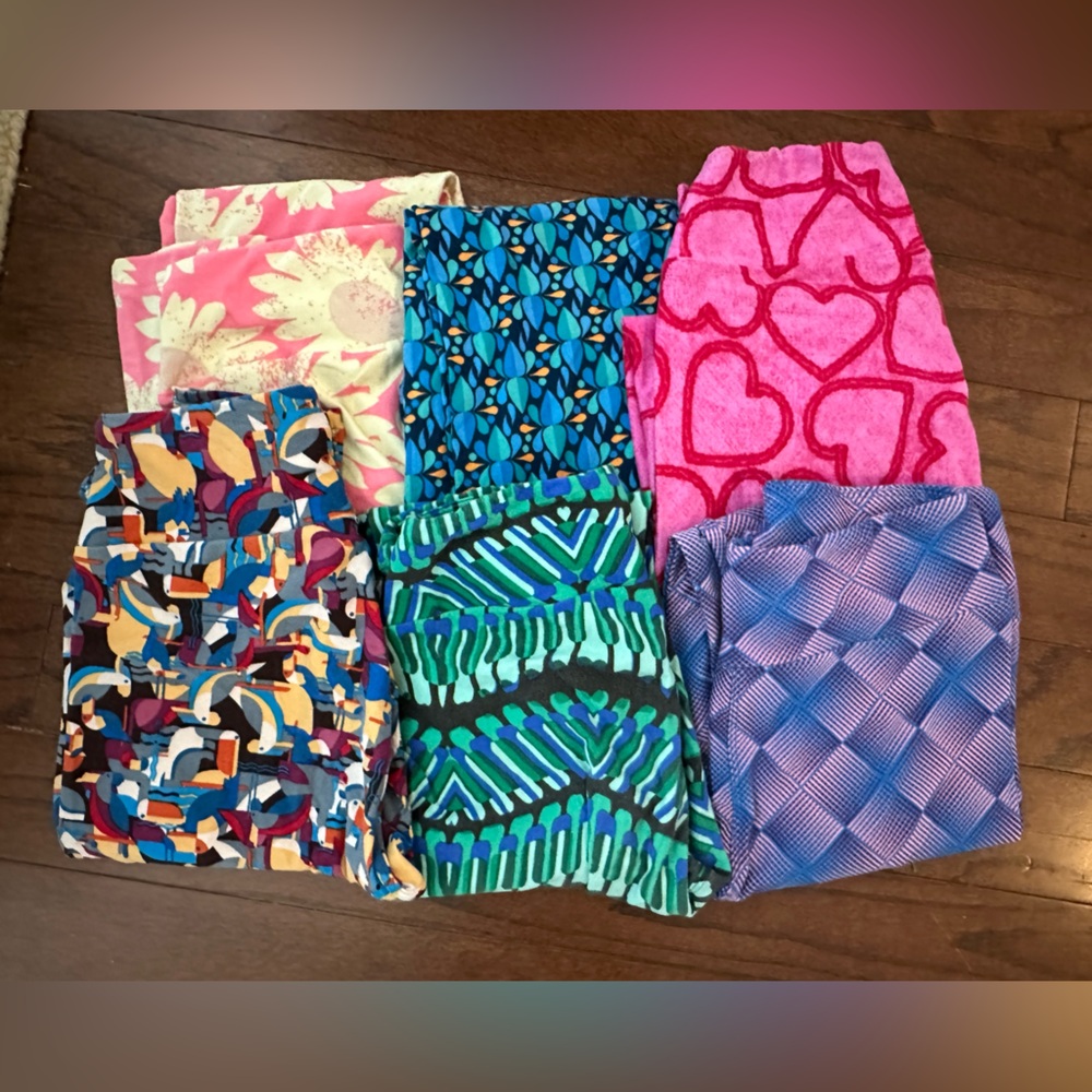 6 pairs One Size sizing of LuLaRoe leggings.